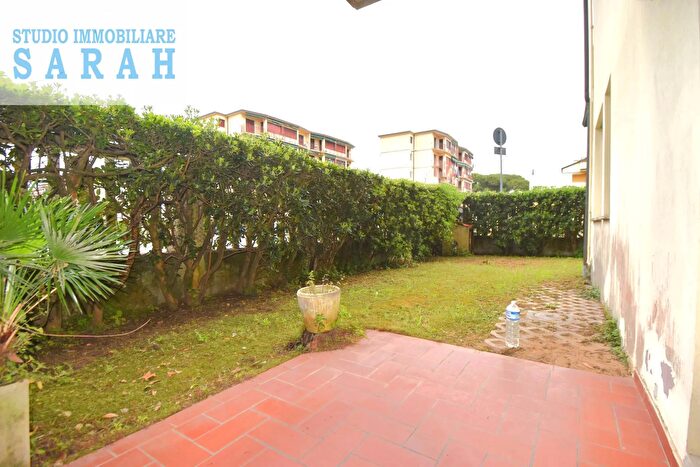 Appartamento con 5 locali in vendita in Via Digione, Viareggio