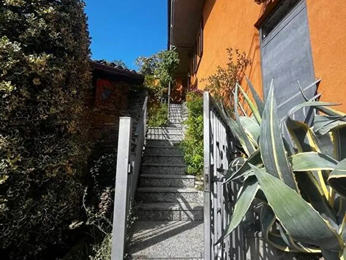 Casa con 5 locali in vendita in Montegrino Valtravaglia