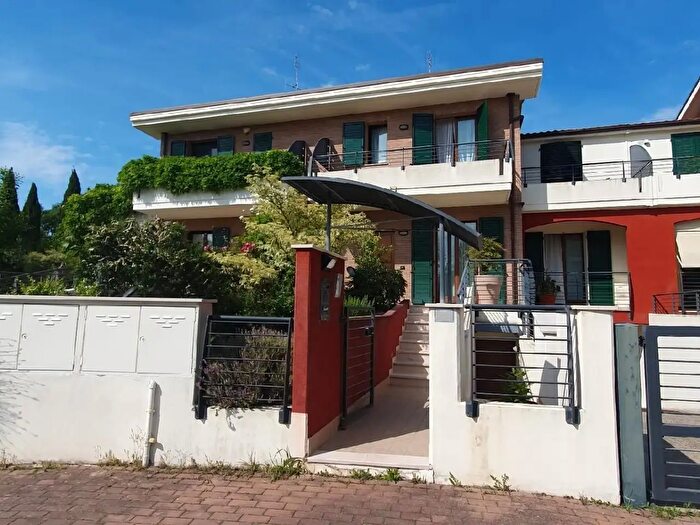 Casa con 9 locali in vendita in Strada Marcello Malpighi, Pesaro