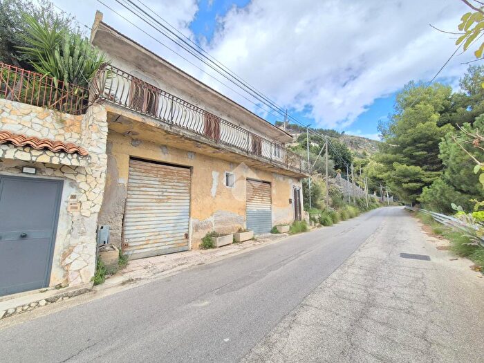 Casa con 5 locali in vendita in Via Regione Siciliana, Monreale