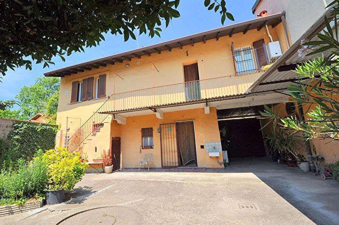 Casa trilocale in vendita in Via Grandi, Inveruno
