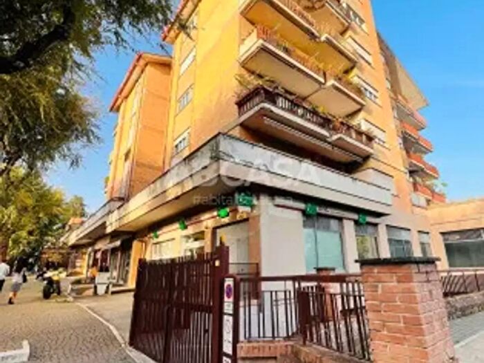 Appartamento con 5 locali in vendita in Viale Guglielmo Oberdan, Velletri