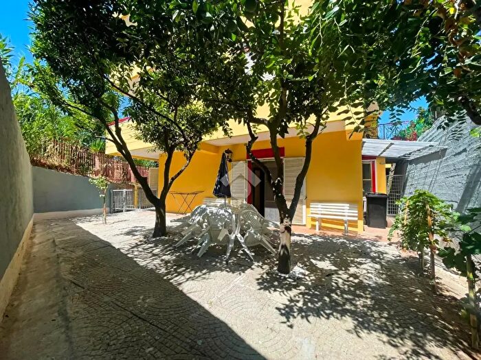 Appartamento trilocale in vendita in Contrada Valle, Falerna