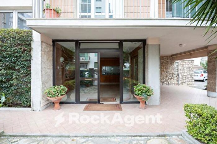 Appartamento con 6 locali in vendita in Via Goito, Livorno