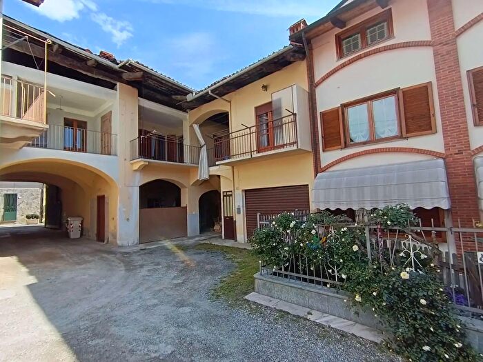 Casa con 5 locali in vendita in Giaveno