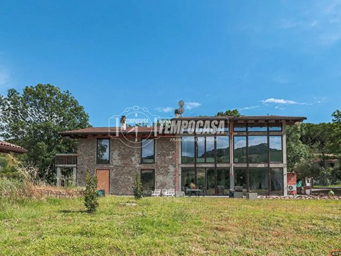 Appartamento con 7 locali in vendita in Via Montanara Levante, Fontanelice