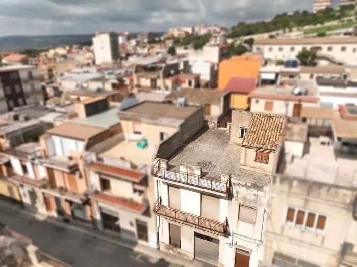 Casa con 5 locali in vendita in Via Cavour, Modica