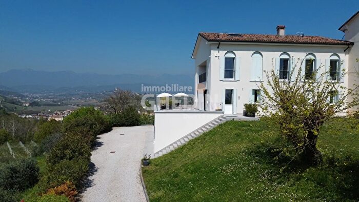 Casa con 8 locali in vendita in Conegliano