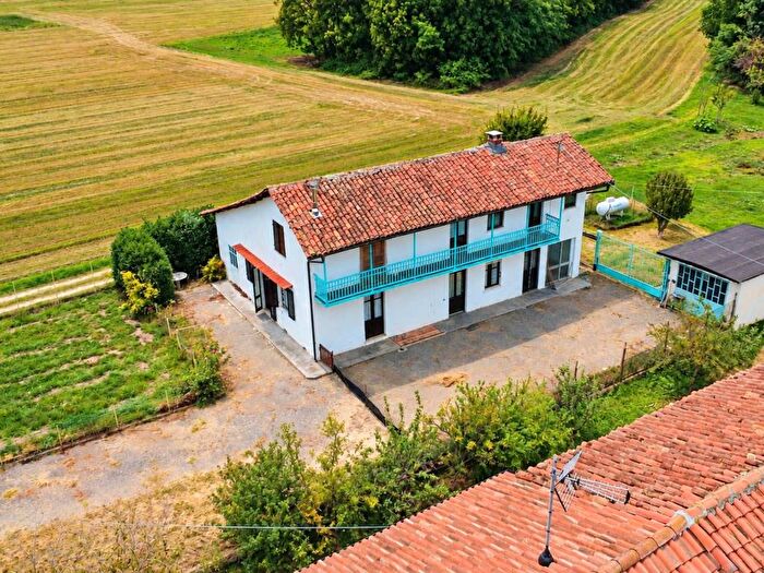 Casa con 6 locali in vendita in Via Roma, Roletto
