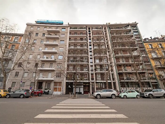 Appartamento quadrilocale in vendita in Canova, Milano