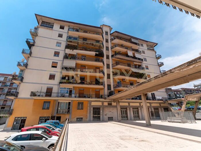 Appartamento con 7 locali in vendita in Via Vincenzo Giuffrida, Catania
