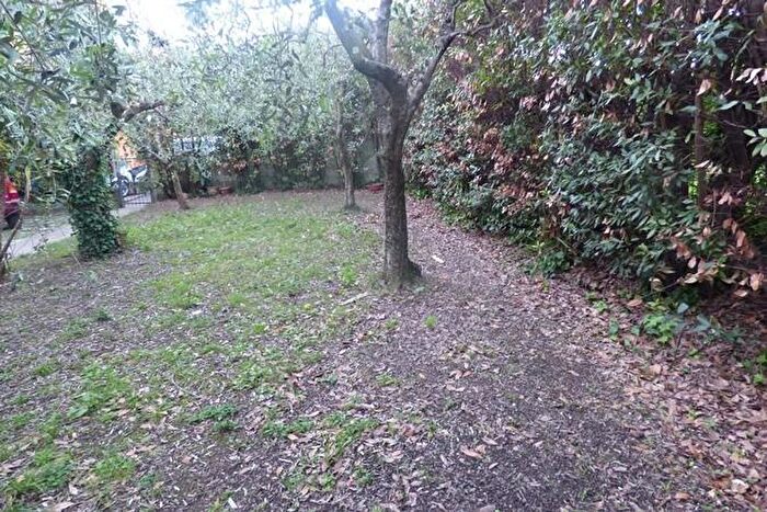 Casa con 7 locali in vendita in Lucca