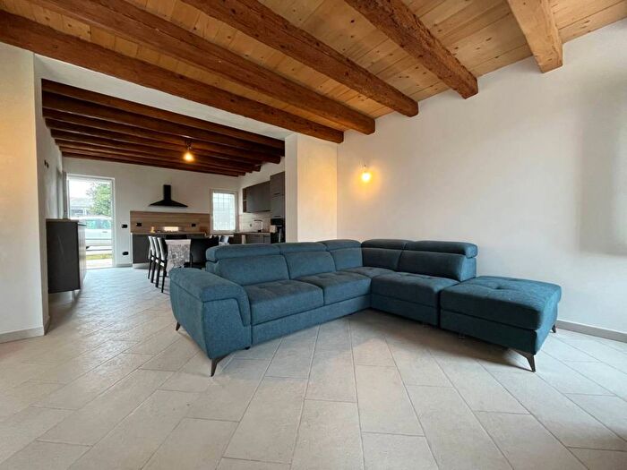 Casa con 5 locali in affitto in Viale Piave, Centro, Sorgà