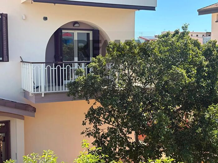Appartamento bilocale in vendita in Via Crotone, Roseto Capo Spulico