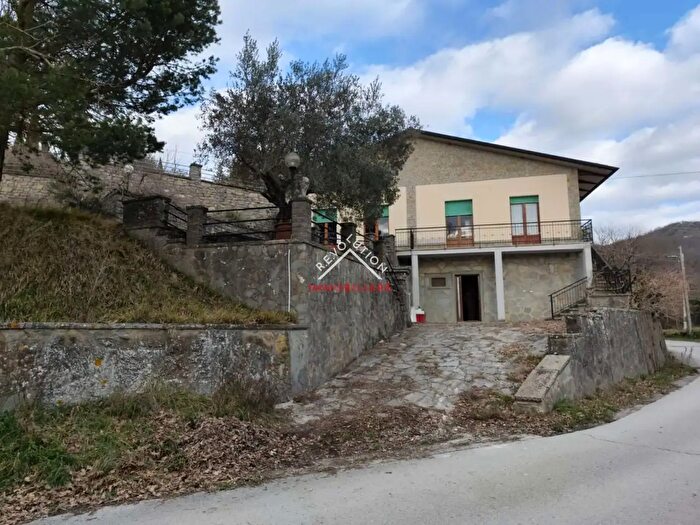 Casa con 6 locali in vendita in Località Vallurbana, Citta Di Castello