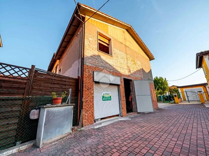 Casa quadrilocale in vendita in Via Borgonuovo, Minerbio