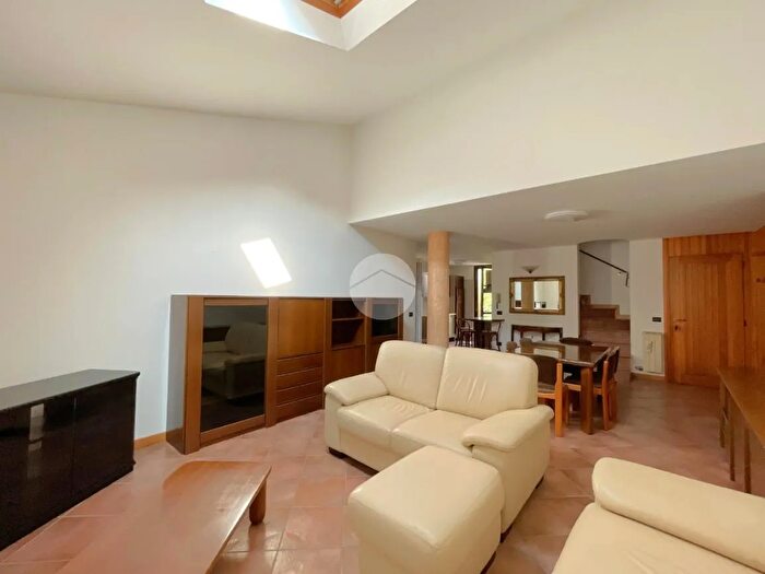 Appartamento quadrilocale in vendita in Via Leutelmonte, Esine