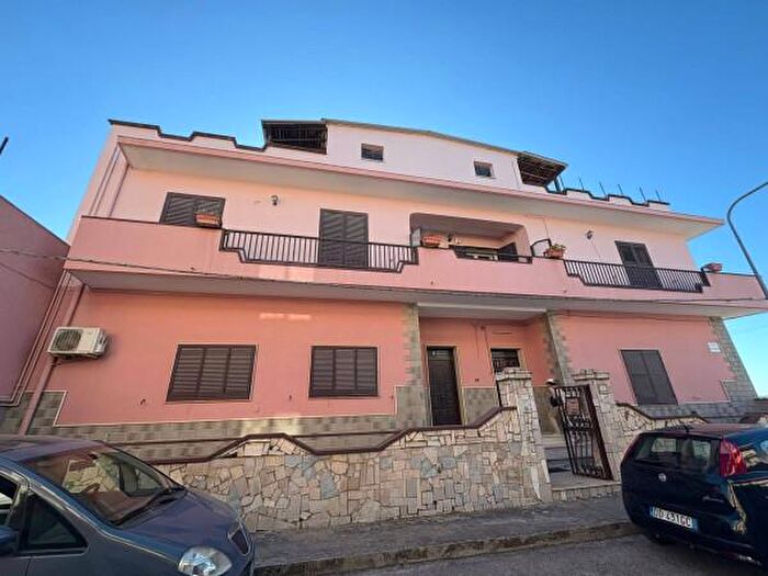 Appartamento con 6 locali in vendita in Via Salvo dAcquisto, Sava
