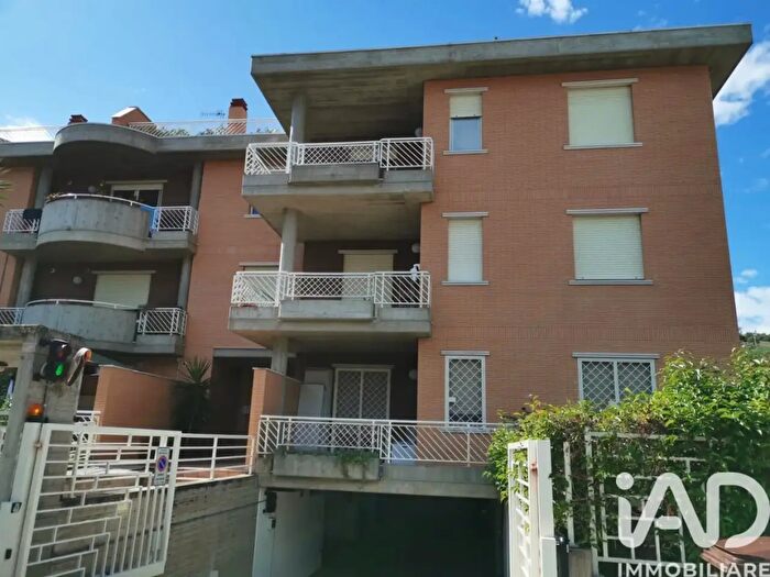 Appartamento con 13 locali in vendita in Via Giacomo Puccini, Roseto Degli Abruzzi