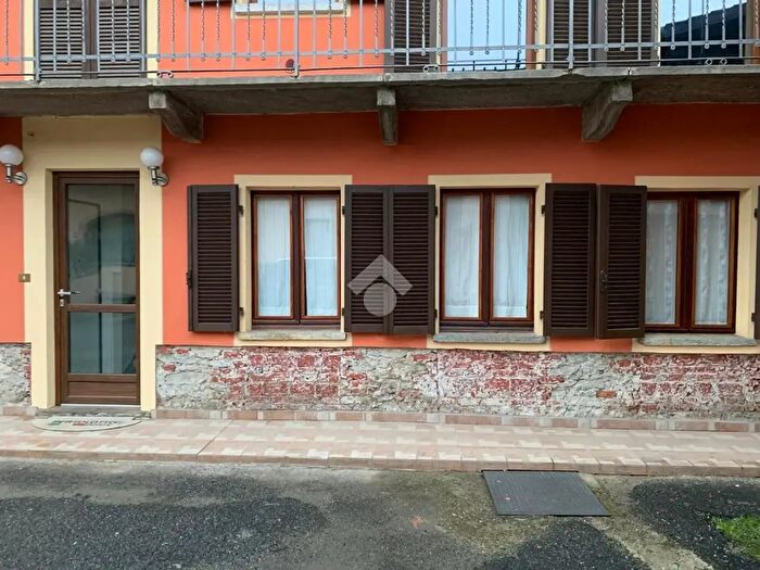 Appartamento bilocale in affitto in Via Roma, Envie