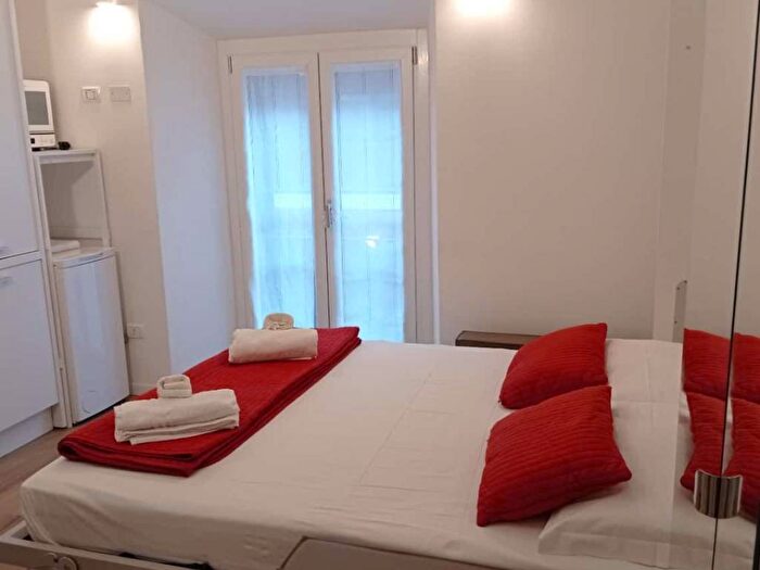 Appartamento in affitto in Via Luigi Federico Menabrea, Farini, Milano