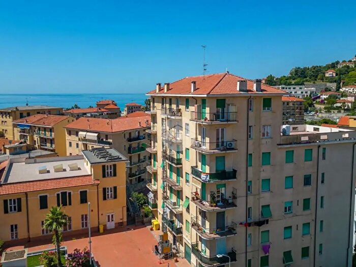 Appartamento con 5 locali in vendita in Piazza Goffredo Mameli, Imperia