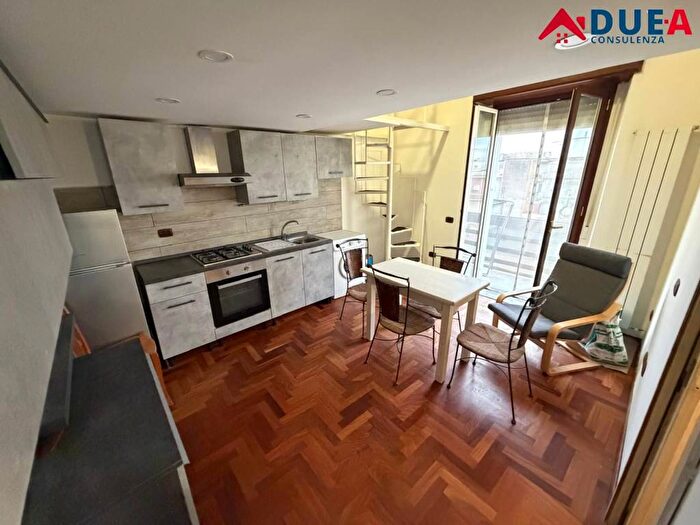 Appartamento bilocale in affitto in Via Enrico Alvino, Vomero, Napoli