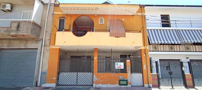 Casa con 8 locali in vendita in Via Miller Glenn, Gela
