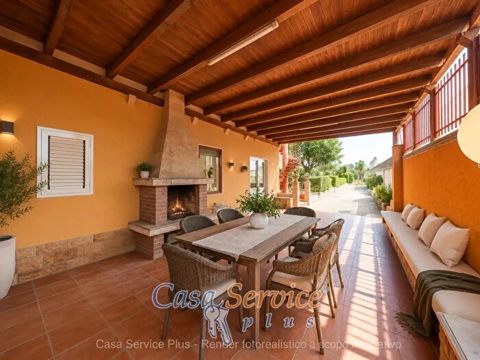 Casa con 12 locali in vendita in Corso Cesare Vergine Tuglie Le Italia, Tuglie