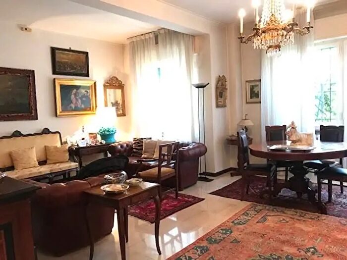 Appartamento con 6 locali in vendita in Parma