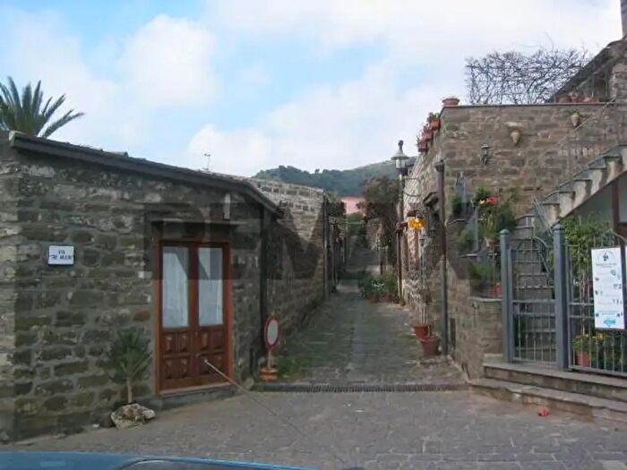Casa con 10 locali in vendita in Via Tre Mulini SNC, Ustica