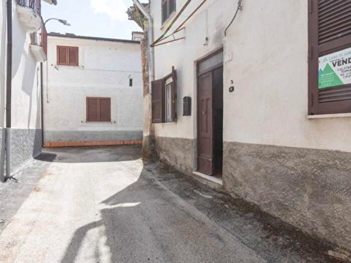 Casa bilocale in vendita in Viale Città di Tora Borgorose, Borgorose