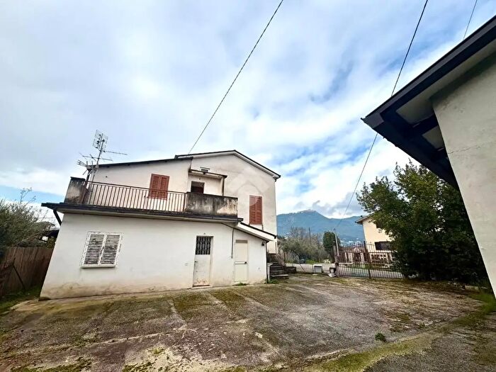 Casa quadrilocale in vendita in Strada Provinciale, Cassino