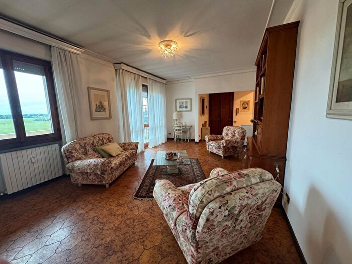 Appartamento con 5 locali in vendita in Pisa