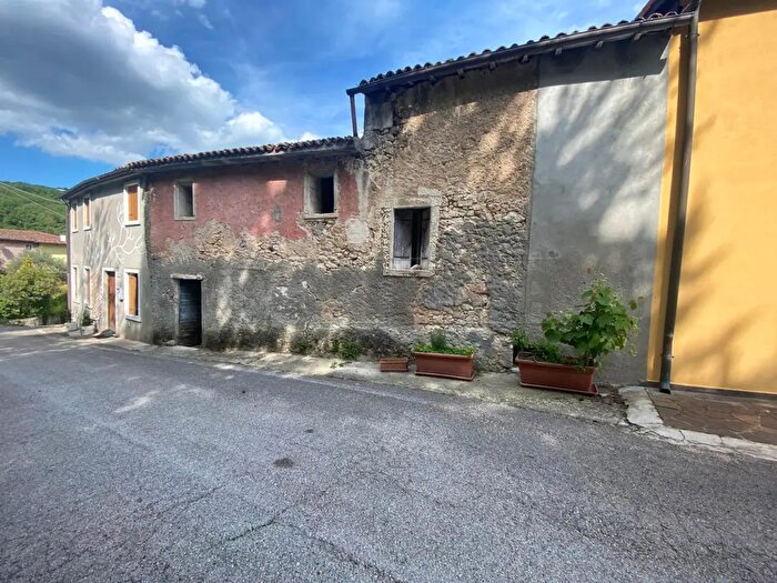 Casa trilocale in vendita in Via Roma, Zovencedo