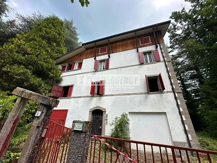Casa con 7 locali in vendita in Via Cavecchie, Lama Mocogno