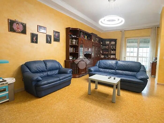 Appartamento trilocale in vendita in Via Citta di Prato, Roma