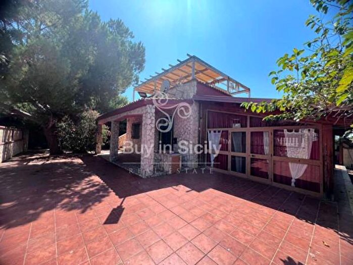 Casa quadrilocale in vendita in Via Papa Giovanni, Pachino