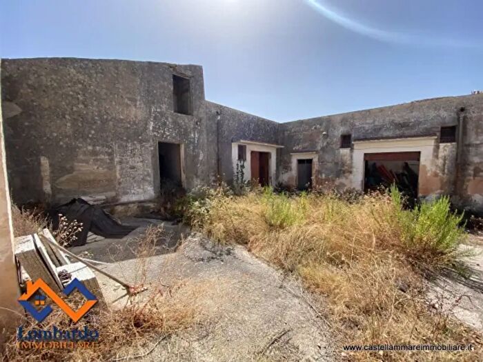 Casa con 6 locali in vendita in Contrada Gagliardetta, Castellammare Del Golfo