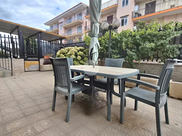 Appartamento trilocale in vendita in Viale dei Pini Nord, Giugliano In Campania