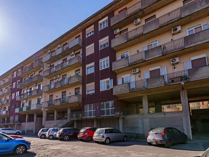 Appartamento con 7 locali in vendita in a Mariani, Catania