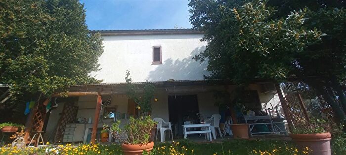 Casa con 6 locali in affitto in Scansano
