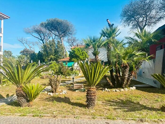Appartamento quadrilocale in affitto in Viale delle Azalee, Castel Volturno