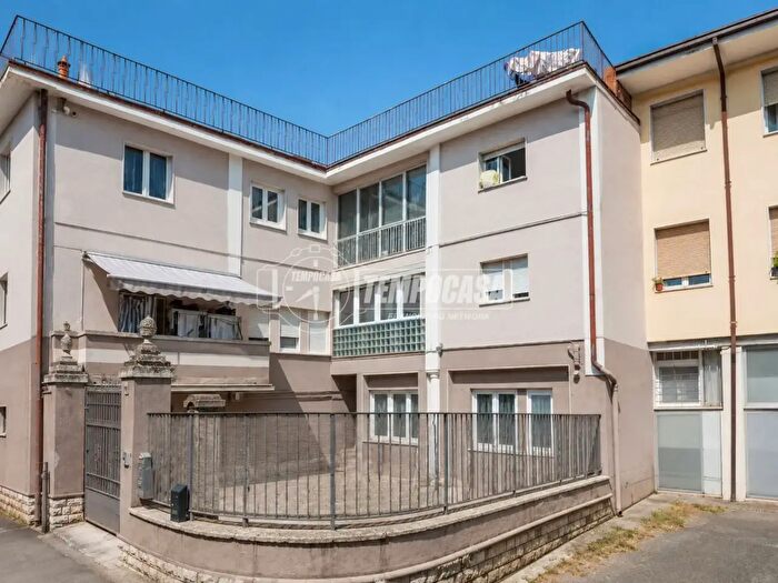 Appartamento con 5 locali in vendita in Botticino