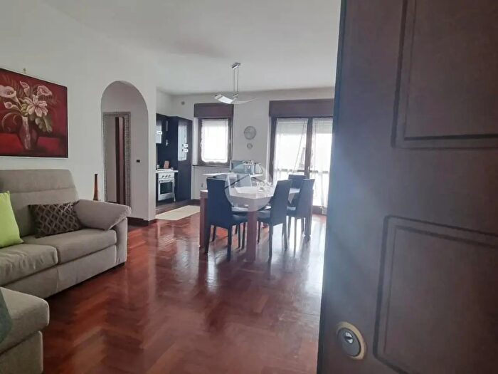 Appartamento trilocale in vendita in Via Enrico Viventi, Viterbo