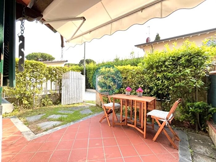 Casa con 5 locali in vendita in Pietrasanta