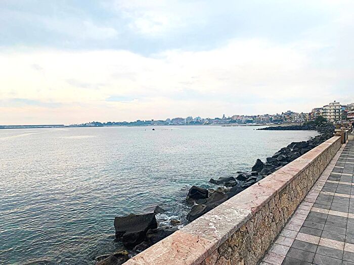 Casa quadrilocale in vendita in Via Vittorio Emanuele, Giardini Naxos