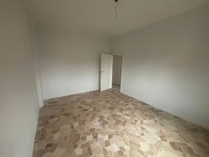 Appartamento trilocale in affitto in Largo Cavalieri di Malta, Lorenteggio, Milano