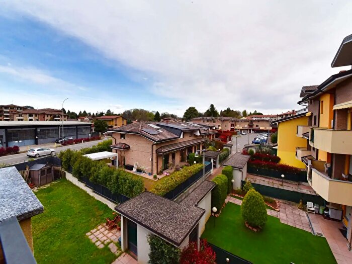 Appartamento quadrilocale in vendita in Via Don Monza, Mozzate
