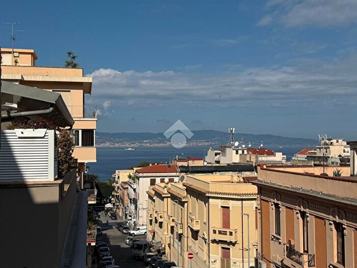 Casa con 6 locali in vendita in Via Aschenez, Reggio Calabria